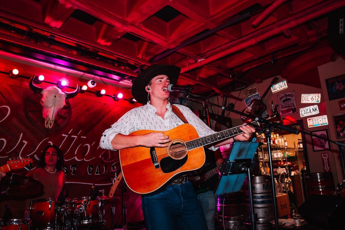 Live music at Loretta's
